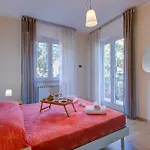 Alelu Classy And Chic Center - Happy