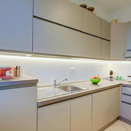 Alelu Classy And Chic Center - Happy Apartment *