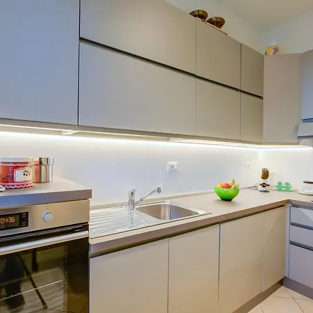 Alelu Classy And Chic Center - Happy * Stresa